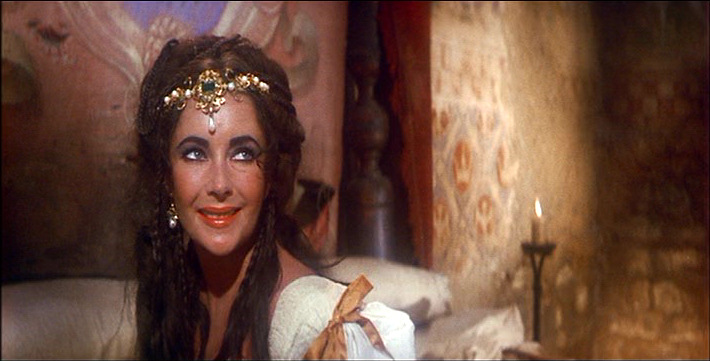 Elizabeth Taylor's come hither look