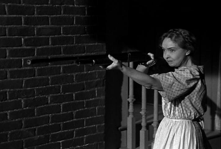 Lillian Gish wielding a shotgun