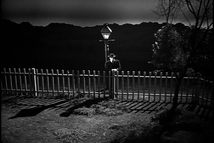Robert Mitchum by gaslight