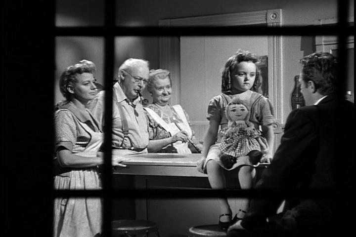 Shelley Winters, Don Beddoe, Evelyn Varden, Sally Jane Bruce, Robert Mitchum