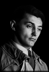 Bob Mitchum photo