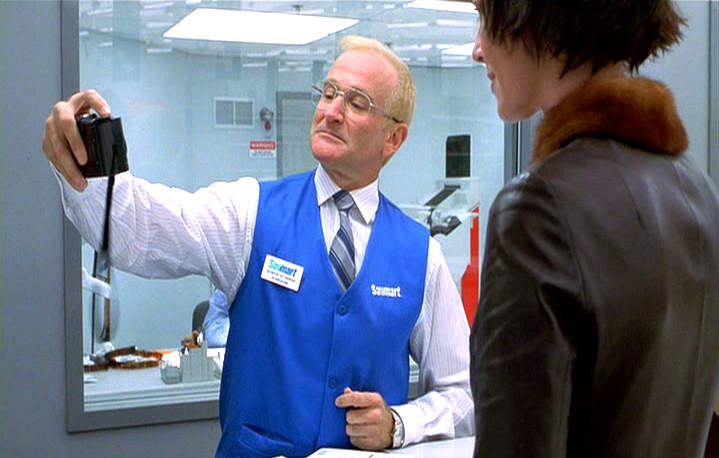 Connie Nielsen and Robin Williams in One Hour Photo