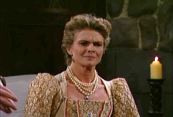 Candice Bergen makes a funny face on SNL