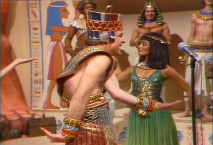 Steve Martin walks like an Egyptian
