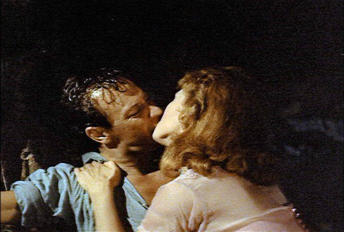 Kim Novak kissing William Holden