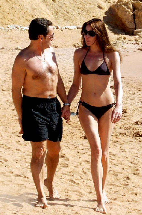 Nicolas Sarkozy and Carla Bruni at the beach