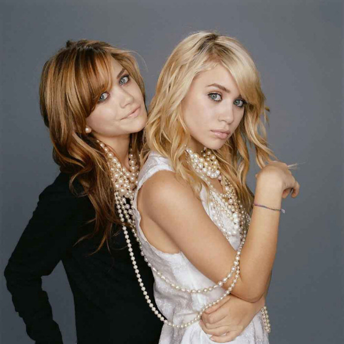 hot twin sisters Mary-Kate and Ashley Olsen