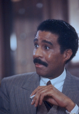 Richard Pryor in suit and tie