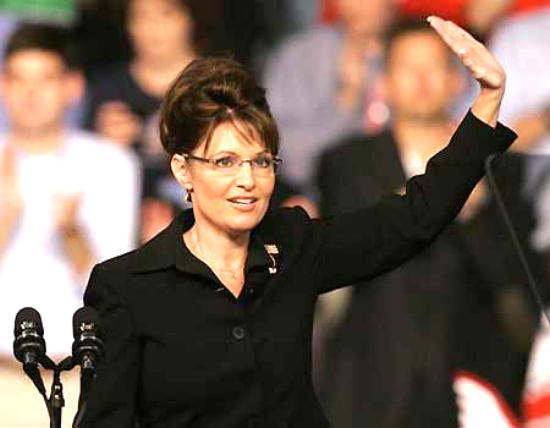 Sarah Palin waving to the crowd