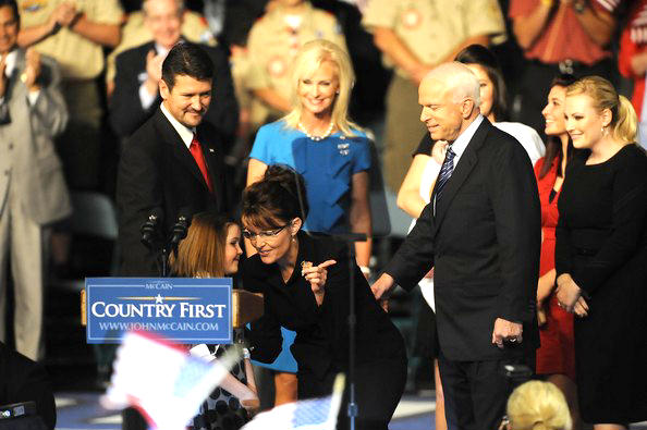 Sarah Palin talking to young Piper Palin