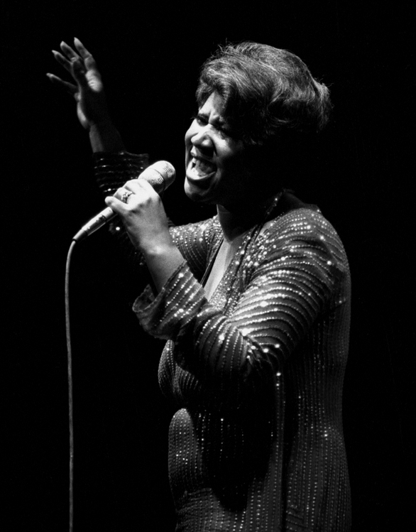 beautiful Aretha Franklin on stage in full effect