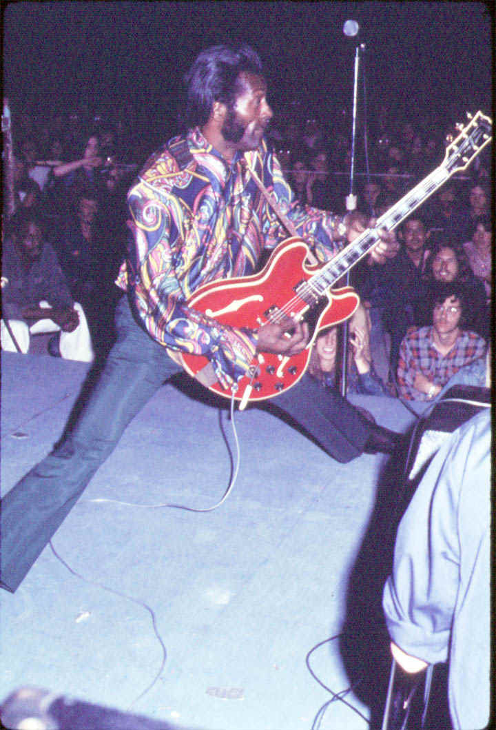 Chuck Berry does the splits