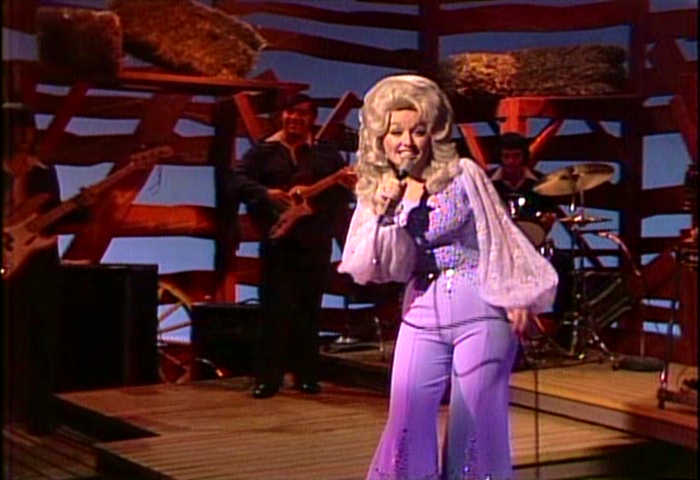 Dolly Parton gettin' down with her band