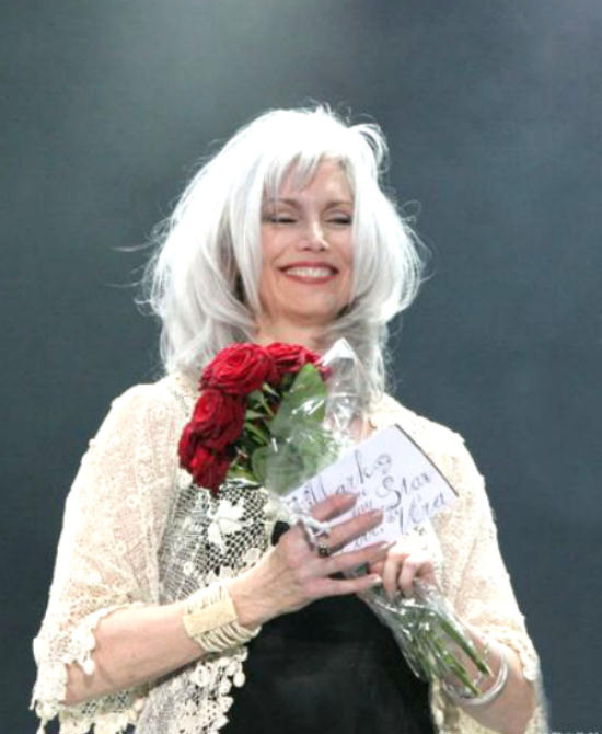 beautiful mature Emmylou Harris