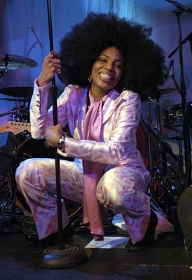 Macy Gray and her beautiful nappy hair