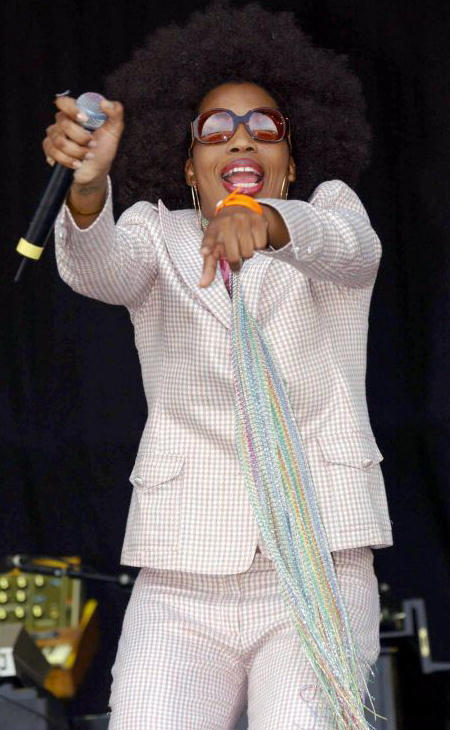 Macy Gray gettin' her freak on