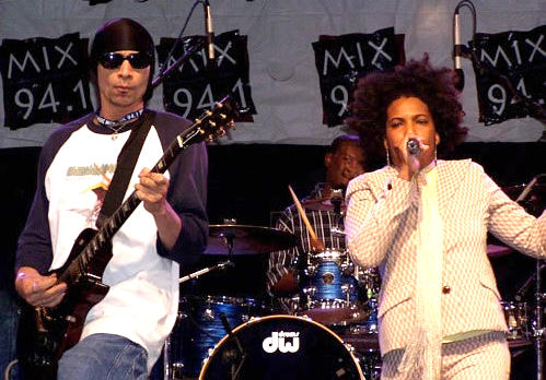 2003 macy gray concert picture