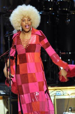 Macy Gray is gettin' her freak on