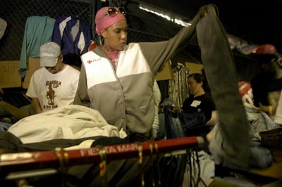 Macy Gray sorting clothes for Katrina victims at a Red Cross center