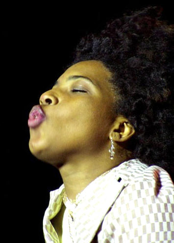pucker up for Macy Gray