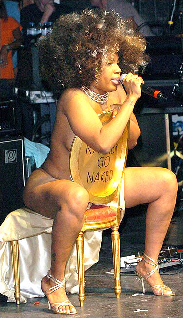 Macy Gray is naked as a jaybird