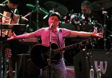 Paul Simon on stage