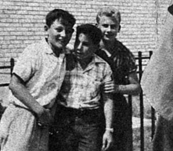 childhood photo of young Paul Simon and Art Garfunkel in the early 1950s