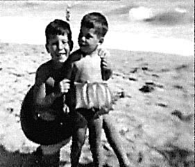 childhood photo of Paul Simon and brother Eddie Simon