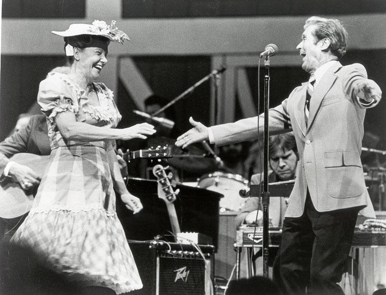 Minnie Pearl and Roy Acuff on stage