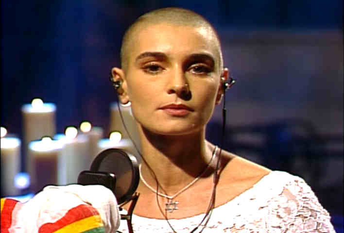 Sinead O'Connor 1992 pope incident image