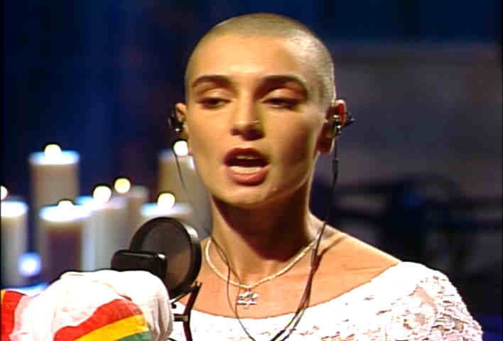 Sinead O'Connor 1992 pope incident image