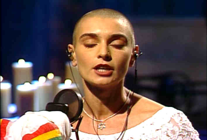 Sinead O'Connor 1992 pope incident image