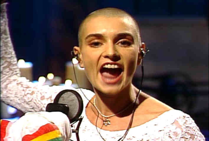 Sinead O'Connor 1992 pope incident image