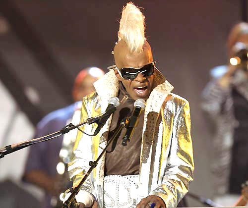 Sly Stone with a mohawk at the 2006 Grammy awards