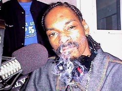 smoking Snoop Dogg