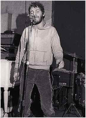 young Bruce Springsteen stage photo