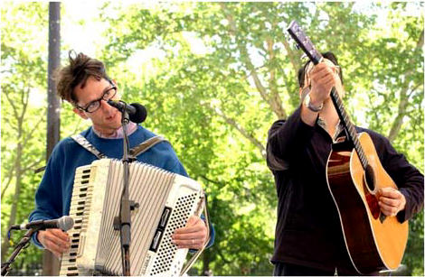 John Linnell and John Flansburgh in the park