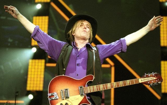 http://www.morethings.com/music/tom_petty/!tom-petty-on-stage.jpg