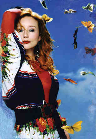 Tori Amos floats like a butterfly