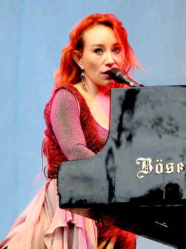 I'm scared of Tori Amos hair in this 2005 photo
