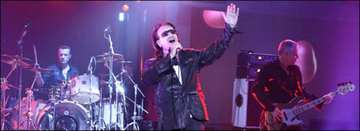 U2 on stage