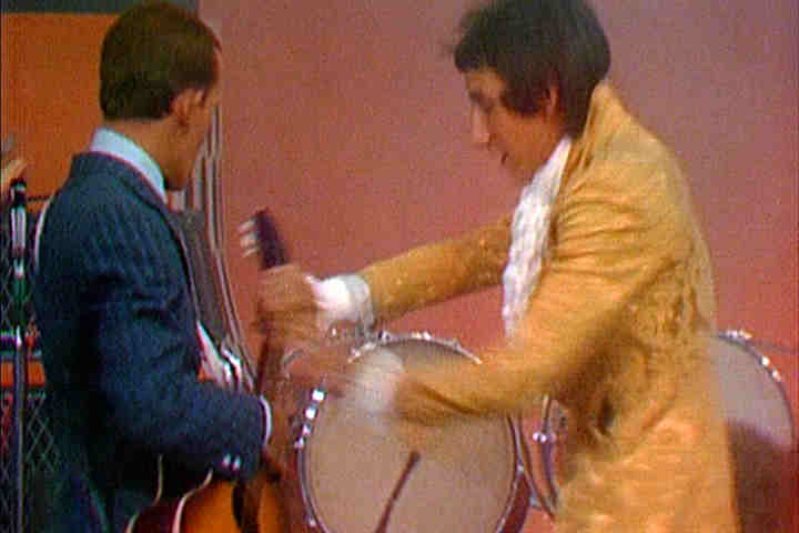 Pete Townshend smashes Tommy Smothers guitar