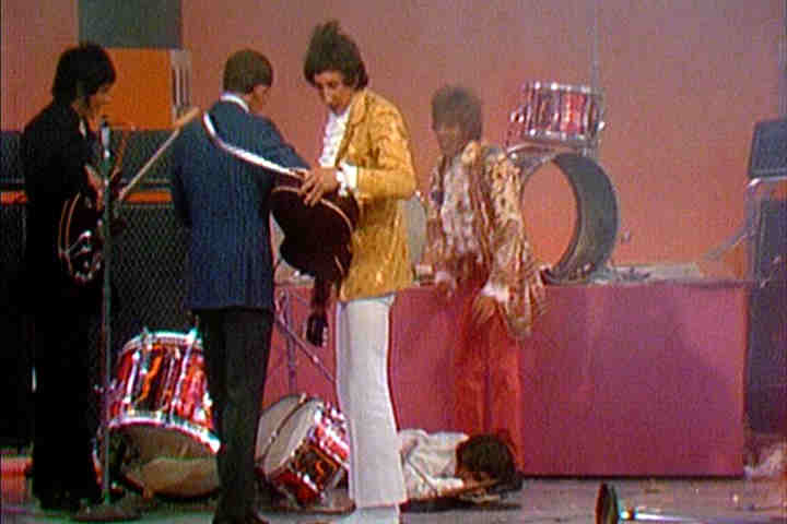 Pete Townshend smashes Tommy Smothers guitar