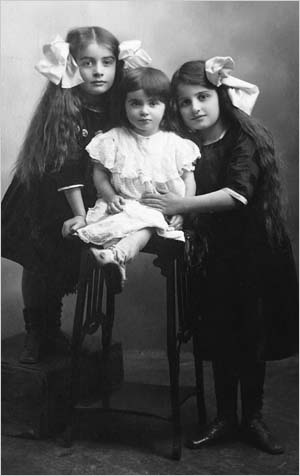 From left to right: Natasha, two-and-a-half years younger than Ayn; Nora, five years younger than Ayn; and Ayn. circa 1911