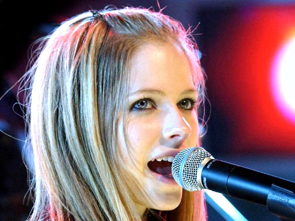 Avril Lavigne closeup wallpaper image