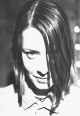 black and white Suzanne Vega picture